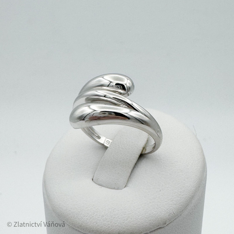 Celostříbrný moderní prsten